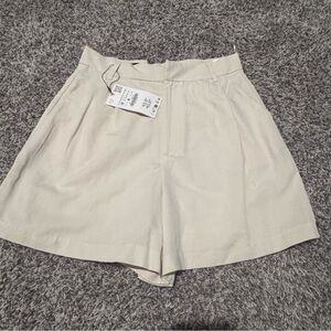 Zara Women's Beige Shorts